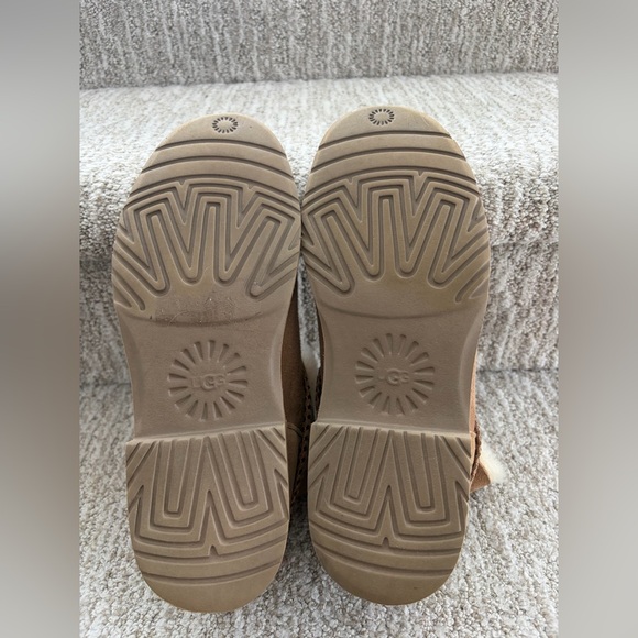 UGG McKay ankle boots in chestnut suede with genuine shearling lining. Sz 8 - Picture 7 of 9